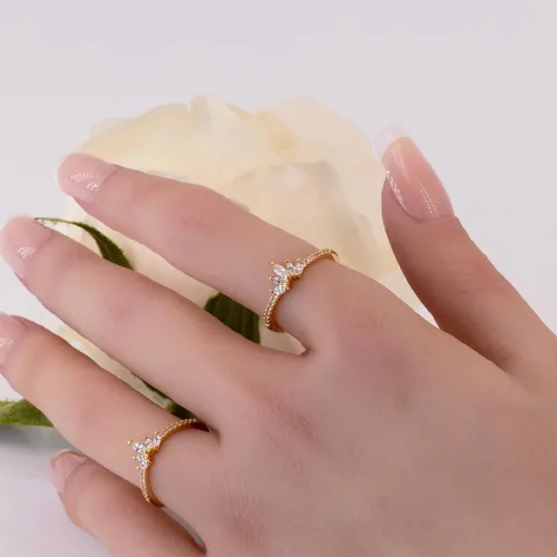 Vista 4 de Rapunzel - Anillo de corona para mujer, delicados anillos apilables de diamantes de cristal real, anillo de compromiso de cumpleaños, regalos