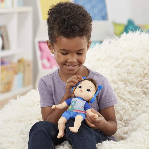 Vista 9 de Baby Alive Littles, Carry 'N Go Squad, Little Matteo Brown Hair Boy Muñeca, portador, accesorios, juguete para niños a partir de 3 años