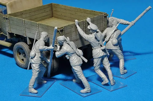 Vista 4 de Miniart 1:35 Empujar soldados soviéticos Kit de modelo de plástico