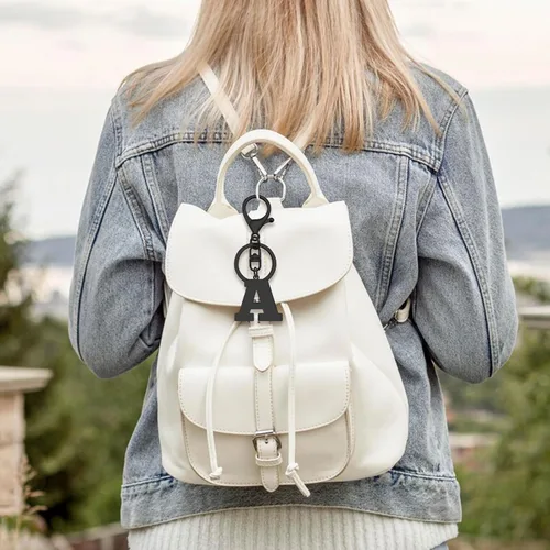 Vista 3 de DlaeKua Llavero para mujer con letra inicial del alfabeto A-Z, regalo de 26 letras para bolso, bolsos con llavero