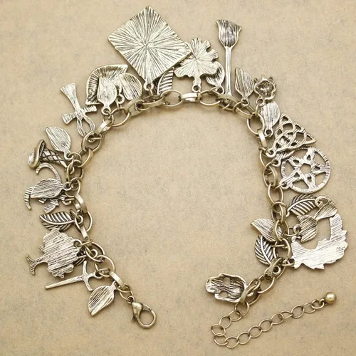Vista 6 de RechicGu Vintage 2pcs Fairy Tale Movie Lucky Myth Charms Amistad Brazalete Brazalete Brazalete Pulsera Regalo Wicca