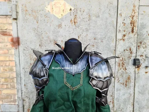 Vista 7 de NauticalMart Armadura de hombros de guerrero gótico, par de hombreras de armadura con gorjea, armadura de caballero de fantasía, ropa LARP, disfraz