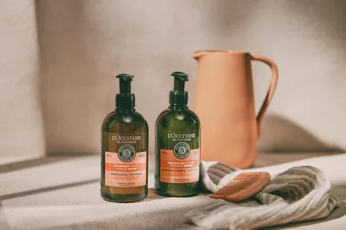 Vista 6 de L'OCCITANE Acondicionador de reparación intensivo: cabello más brillante y más fuerte, infundido con aceites esenciales 100% naturales, para cabello