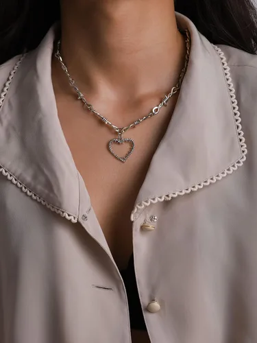 Vista 2 de Sacina Collar de corazón gótico, gargantilla de corazón, joyería gótica, regalo de joyería de San Valentín para mujer