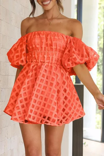 Vista 2 de PRETTYGARDEN Vestido babydoll con hombros descubiertos para mujer, manga corta abombada, casual, acampanado, con volantes, vestidos de verano