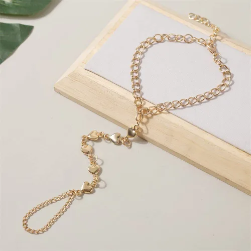 Vista 2 de Jumwrit Pulsera de cadena de mano con anillo de dedo, pulsera de eslabones dorados, arnés de mano de esclavo, pulsera de corazón de amor, pulsera