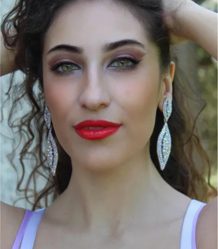 Vista 2 de Flyonce - Aretes caídos de diamantes de imitación y diseño de 2 hojas para novia
