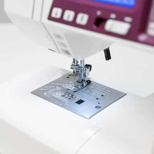 Vista 7 de Janome 4120QDC-G Máquina de coser y acolchar computarizada con kit de edredón adicional