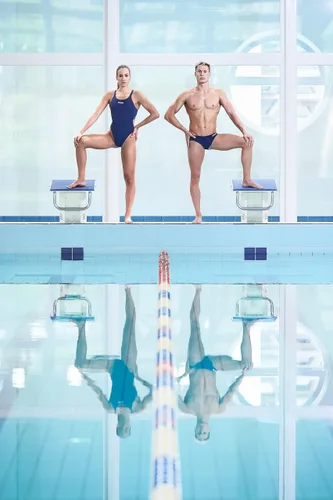 Vista 9 de ARENA Women's Performance Solid Team Challenge Swimsuit