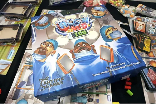 Vista 7 de Artipiagames Rush M.D.: Expansión UCI - Juego de mesa cooperativo Artipia Games, colocación de trabajadores, estrategia, edades 14+, 1-4 jugadores