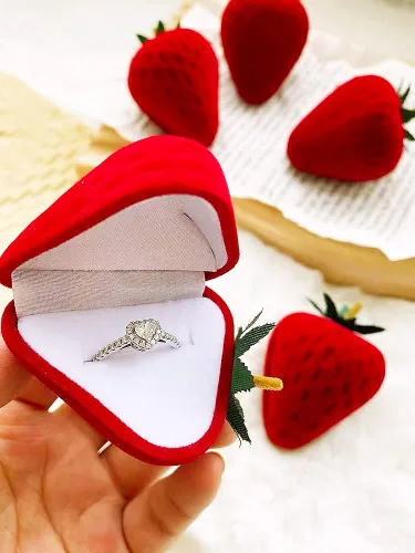 Vista 4 de Wowagoga Caja de anillo de fresa en forma de fresa anillo de terciopelo caja de almacenamiento de joyería caja de regalo, anillo pendientes joyería