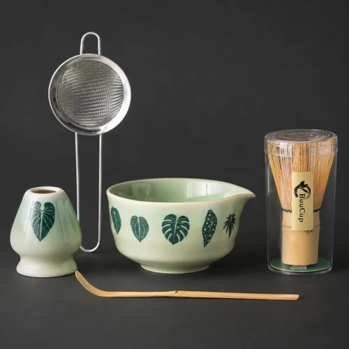 Vista 10 de Buucup Juego de matcha, 5 piezas de aguacate verde matcha con cuenco en forma de corazón con boquilla, batidor de bambú, cuchara, tamiz y soporte