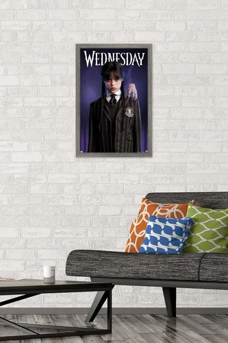 Vista 2 de Trends International Póster de pared de miércoles a miércoles y cosa, 14.72 x 22.37 pulgadas, versión enmarcada de madera de granero Versión