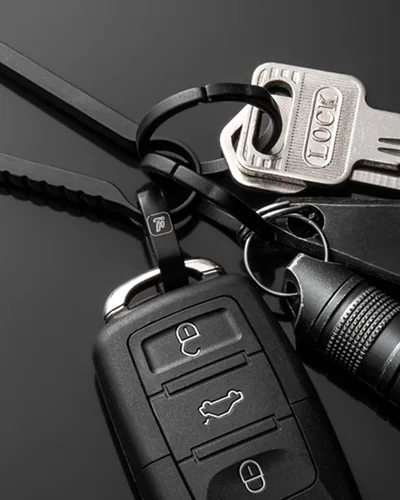 Vista 6 de FEGVE Key Ring, Titanium Side Pushing Key Rings Keychain Rings Small Split Keyrings for Men