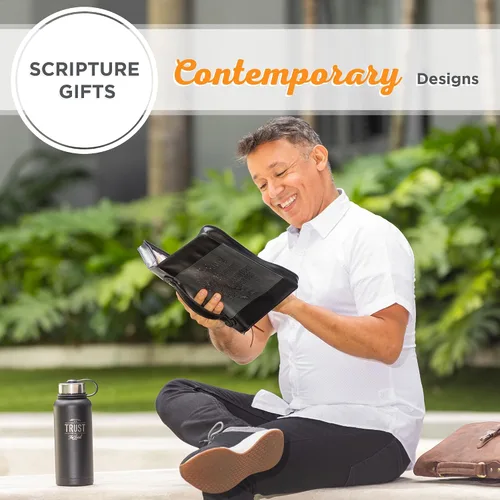 Vista 10 de Christian Art Gifts - Cubierta clásica para biblia de piel sintética para hombres y mujeres: Sea fuerte y valiente - Josué 1:9 Versículo bíblico