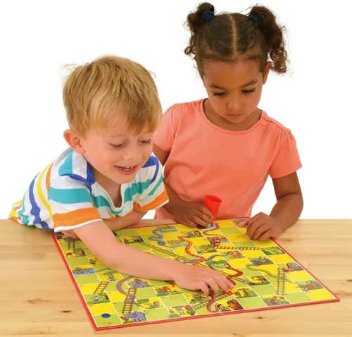 Vista 4 de Juego de mesa Ludo serpientes y escaleras.(versión en inglés)