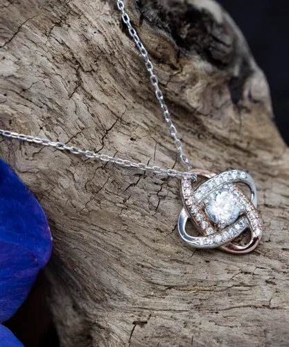 Vista 4 de Regalo de San Valentín - Mi Mundo eres tu, Regalo para Novia, Novia enamorada o Mujer, joyeria para enamoradas o Mujeres - Collar de oro de Corazon