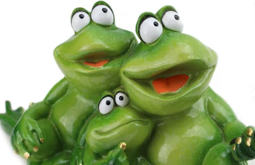 Vista 3 de We pay your sales tax Figuras divertidas de familia de ranas ~ Familia de ranas para papá, mamá y niño tomando selfies estatua de mesa