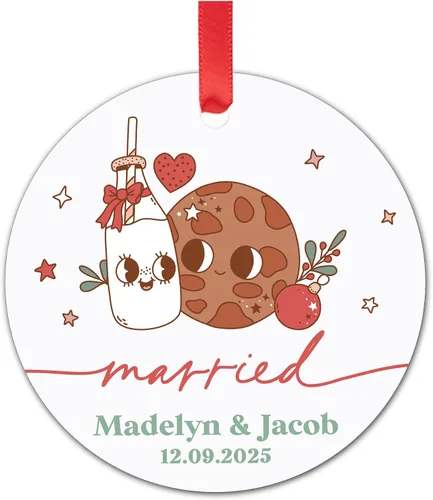 Vista 23 de Yippee Daisy Adorno de campamento personalizado – 10º aniversario para él y ella – 10 años casados juntos – Adorno de Navidad para parejas – 2025