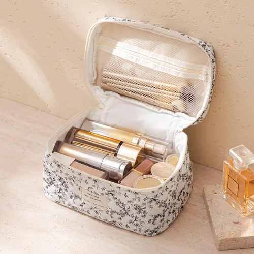 Vista 2 de HBselect Bolsa de Maquillaje Acolchada, Bolsa de Maquillaje Grande de Algodón para Viaje, Lindas Bolsas de Maquillaje con Flores Coquette, Bolsas