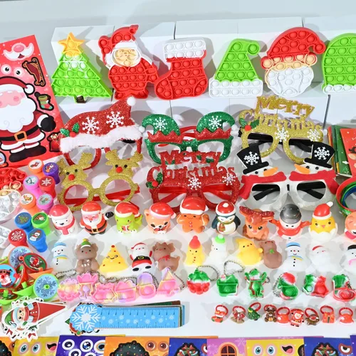 Vista 3 de 358 piezas de suministros de decoración para fiestas de Navidad, bolsa de dulces, rellenos de calcetines de piñata a granel, juguete de caja