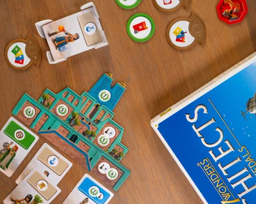Vista 3 de Asmodee Expansión de medallas 7 Wonders Architects: esperan nuevas maravillas, medallas y estrategias, juego de estrategia de civilización