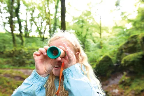 Vista 4 de Hape Telescopio ajustable Equipo espía de bambú para niños con aumento de 8X