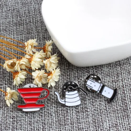Vista 5 de 5 unidsset mini taza de café de dibujos animados tetera hervidor de metal insignia broche esmalte Pin para mujeres hombres chaquetas sombrero solapa