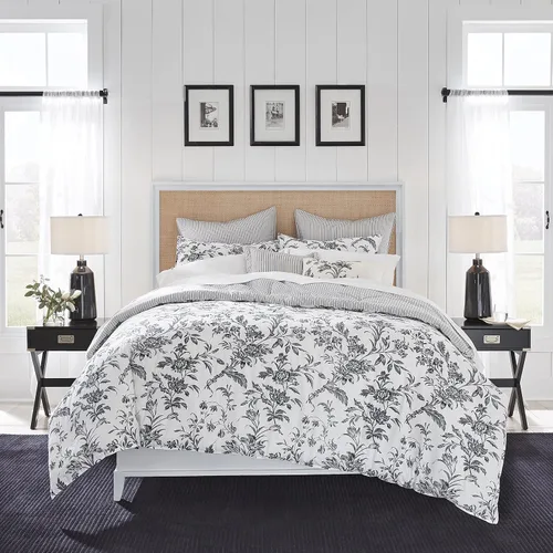 Vista 13 de Laura Ashley - Juego de edredón King, ropa de cama de algodón suave y reversible, juego de cama de peso medio de 7 piezas con fundas de almohada a
