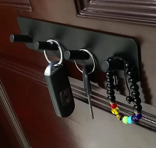 Vista 7 de Soporte para llaves de pared, ganchos adhesivos para llaves con 4 ganchos, acero inoxidable resistente, negro, sin agujeros para tornillos