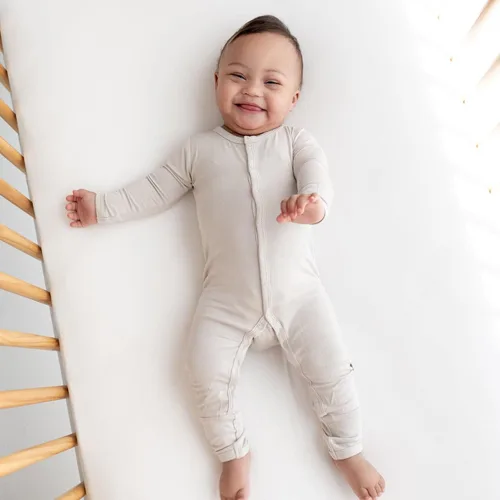 Vista 15 de KYTE BABY Mameluco suave unisex con cierre a presión, 97% rayón hecho de bambú, 3% elastano
