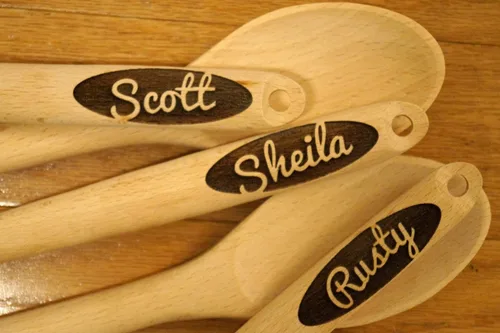 Vista 2 de Cuchara de madera grabada personalizada: nombre y mensaje personalizados Regalo para panaderos y cocineros