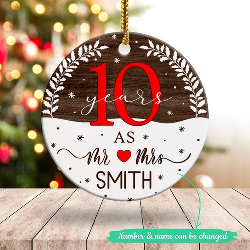 Vista 2 de Adorno de cerámica personalizado para aniversario de Navidad 2025, adorno de cerámica de Navidad de aniversario de boda, adorno de Navidad