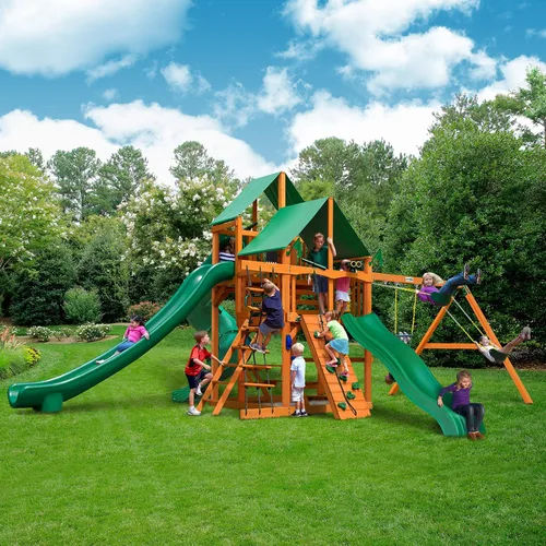Vista 2 de Gorilla Playsets 01-0031-AP-1 Great Skye II - Juego de columpios de madera con toldo de vinilo verde, 3 toboganes y pared de roca, color ámbar