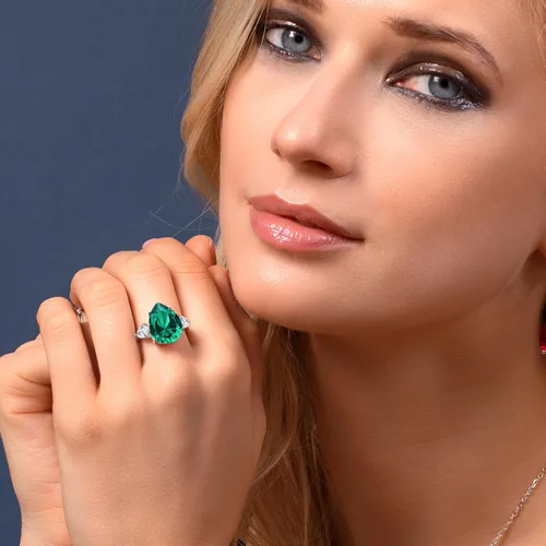 Vista 5 de Gem Stone King Anillo de 3 piedras de moissanita blanca y nano esmeralda verde de 9.19 quilates para mujer en plata de ley 925 Forma de pera 0.630