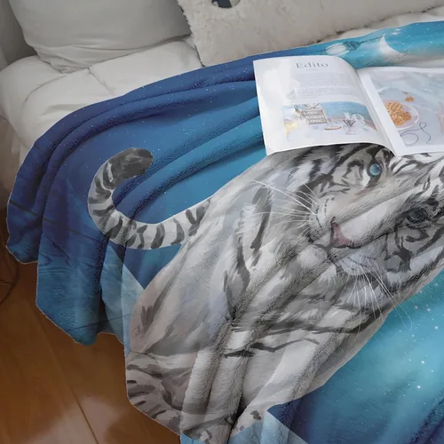Vista 6 de Manta de Forro Polar de 50"x40", Suave, Acogedora, Cálida, Manta de Franela de Felpa Difusa, Tigre Blanco Siberiano Bajo la Noche Estrellada Azul