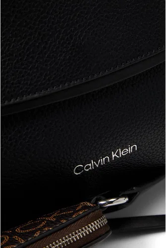 Vista 4 de Calvin Klein Bella Crossbody