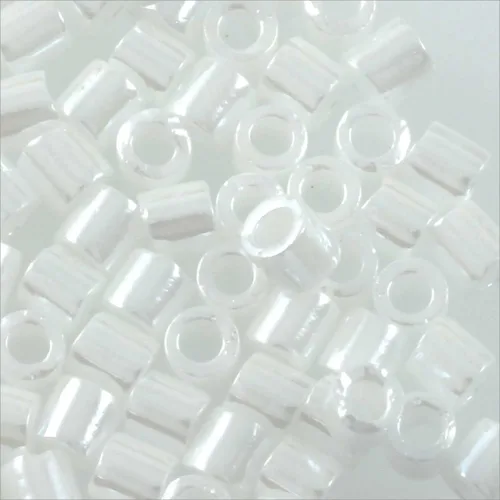 Vista 2 de Miyuki Delica Seed Bead 8/0 Opaque White Luster (tubo de 0.11 oz)