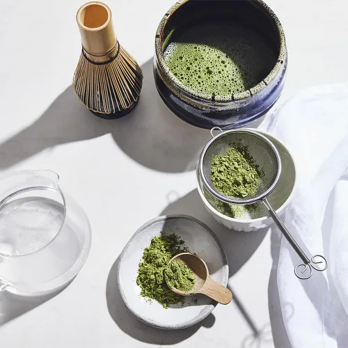 Vista 3 de Palais des Thés - Matcha impérial orgánico – Polvo de té verde japonés de primera calidad, grado ceremonial, rico en antioxidantes y cafeína, lata