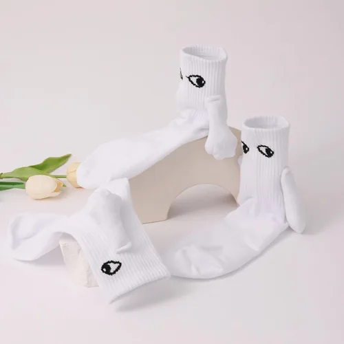 Vista 7 de Calcetines para parejas tomados de la mano, divertidos calcetines magnéticos de tubo medio para parejas, amigos, hermanas y amantes