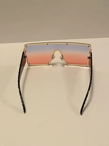 Vista 3 de Gafas de sol de gran tamaño sin montura para mujer con protección UV sombras de moda con bolsa grisrojo