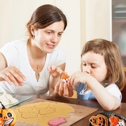 Vista 2 de Cortadores de galletas de Halloween, 8 sellos de galletas con linda calabaza, fantasma, gato, cráneo, búho, bruja y ataúd, impresión 3D mini
