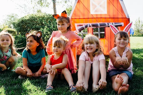 Vista 8 de Pacific Play Tents 60810 Barnyard Playhouse Carpa, 48 x 38 x 48 pulgadas, Multi