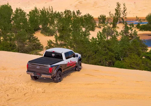 Vista 2 de RealTruck Extang Solid Fold 2.0 - Cubierta rígida plegable para caja de camioneta 83395 Compatible con Ford Ranger DC/Mazda BT-50 DC 2012 - 2022