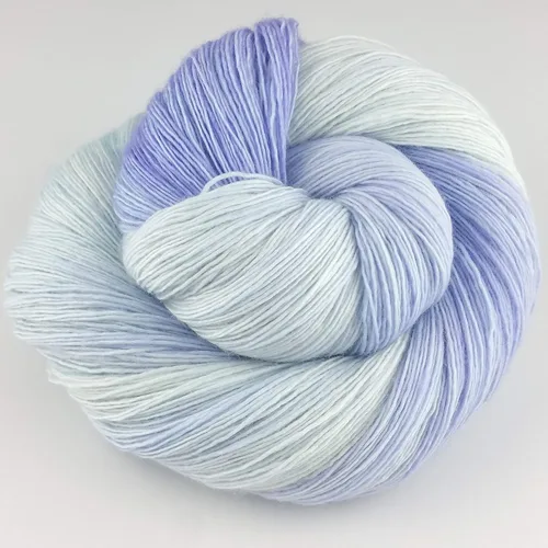 Vista 2 de Manos Del Uruguay Marina N0036 Lavanda, 3.53 oz, hilo de encaje teñido a mano