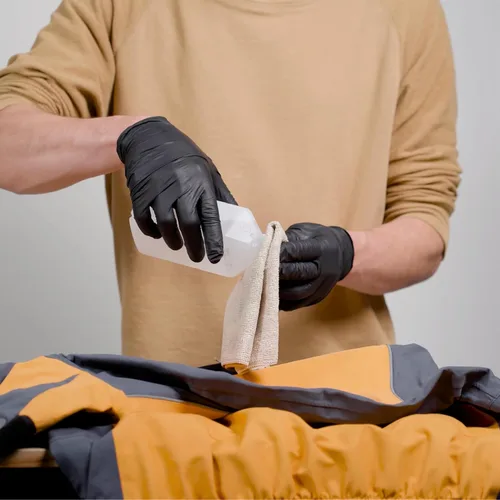 Vista 5 de GEAR AID Aquaseal FD - Adhesivo de reparación flexible y duradero para fijar desgarros y agujeros en vadeadores, trajes de neopreno, inflables