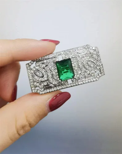 Vista 5 de Broche rectangular de circonita cúbica verde bohemio para mujer, chapado en plata, delicado piedra natal esmeralda, vintage, filigrana, broches