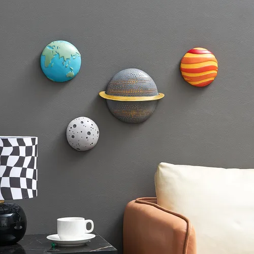 Vista 2 de 4 piezas de decoración de pared de planetas del espacio exterior – Esculturas de pared 3D modernas para sala de estar y dormitorio – Decoración