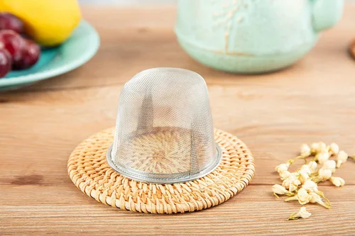 Vista 7 de Toptier Mini Tetera Pequeña, Tetera de Hierro Fundido Súper Pequeña para Estufa, Hervidor de Té Japonés del Tamaño de la Palma de la Mano Seguro