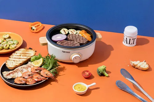 Vista 7 de Aroma Housewares AMC-130 Whatever Pot, parrilla de interior, cocina, olla caliente con tapa de vidrio, asas de bambú, 2.5 L, acero inoxidable/blanco